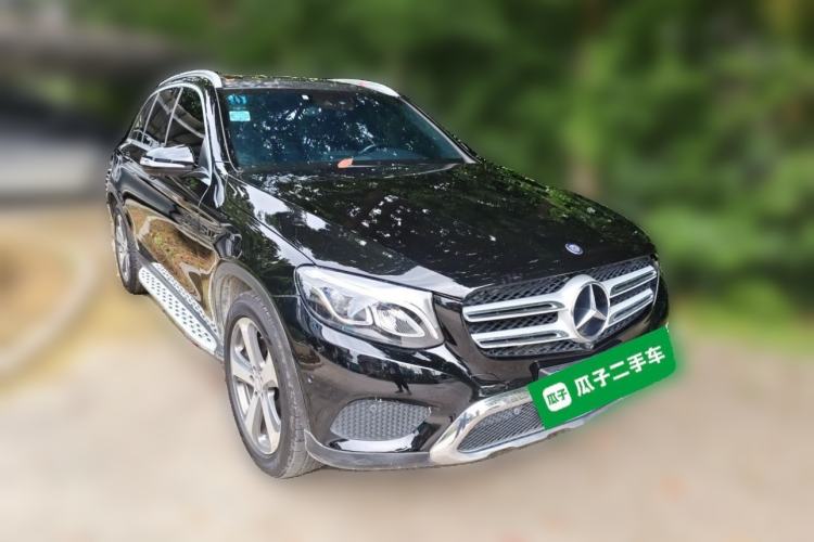 Used Mercedes-Benz GLC 2016 GLC 260 4MATIC Luxury Model Front Right 45 Deg