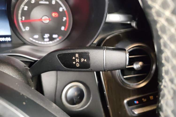 Used Mercedes-Benz GLC 2016 GLC 260 4MATIC Dynamic Edition Gear Lever