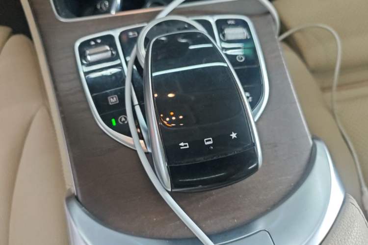 Used Mercedes-Benz GLC 2016 GLC 300 4MATIC Dynamic Model Gear Lever