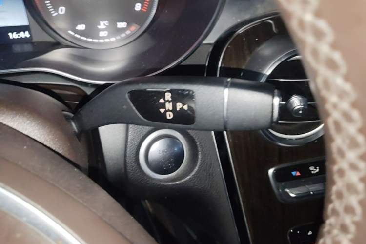 Used Mercedes-Benz GLC 2016 GLC 260 4MATIC Luxury Model Gear Lever