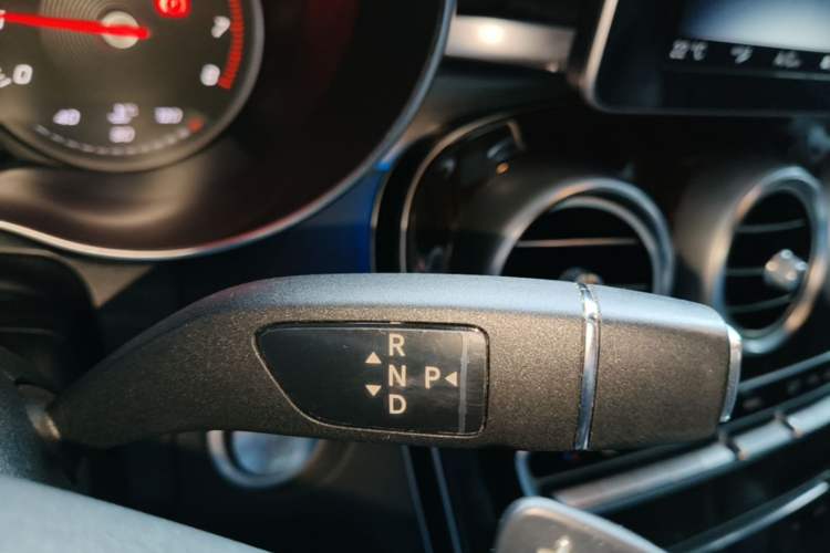Used Mercedes-Benz GLC 2016 GLC 260 4MATIC Dynamic Edition Gear Lever