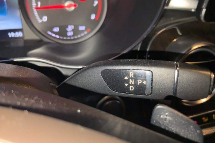 Used Mercedes-Benz GLC 2016 GLC 260 4MATIC Dynamic Edition Gear Lever