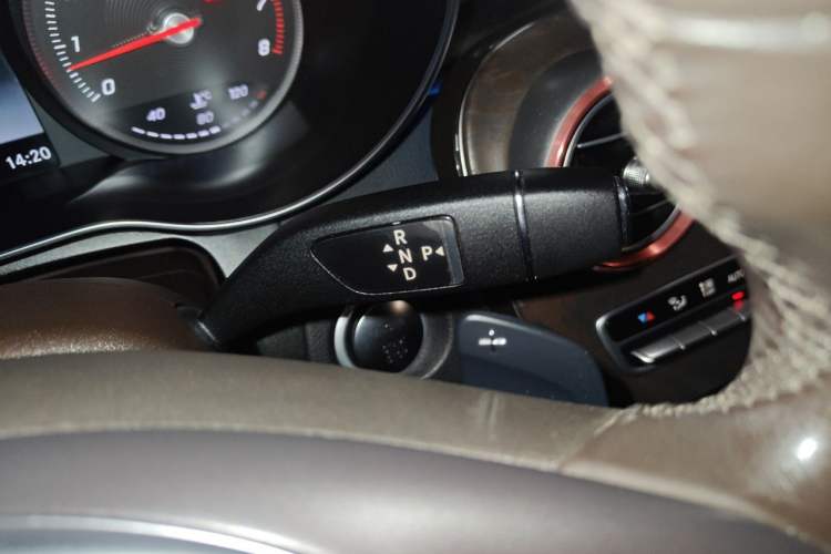 Used Mercedes-Benz GLC 2016 GLC 300 4MATIC Dynamic Model Gear Lever