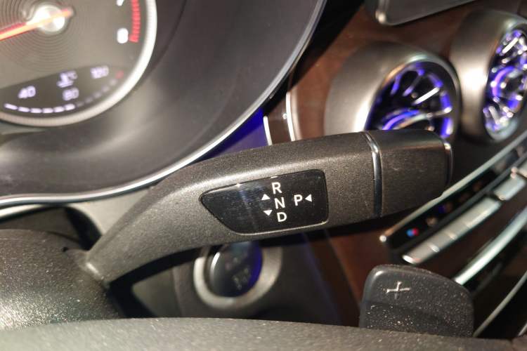 Used Mercedes-Benz GLC 2016 GLC 300 4MATIC Luxury Model Gear Lever