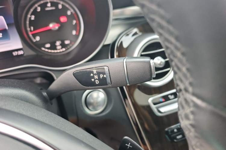 Used Mercedes-Benz GLC 2016 GLC 260 4MATIC Luxury Model Gear Lever