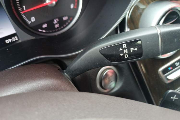 Used Mercedes-Benz GLC 2016 GLC 260 4MATIC Dynamic Edition Gear Lever