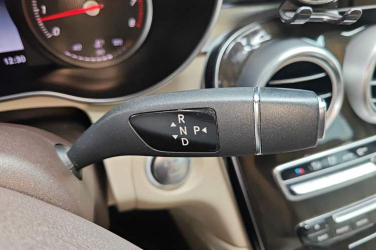 Used Mercedes-Benz GLC 2016 GLC 260 4MATIC Dynamic Edition Gear Lever