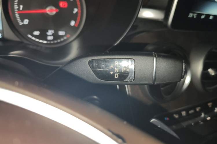 Used Mercedes-Benz GLC 2016 GLC 300 4MATIC Dynamic Model Gear Lever