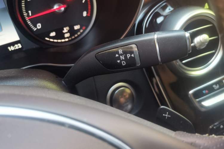 Used Mercedes-Benz GLC 2016 GLC 260 4MATIC Luxury Model Gear Lever