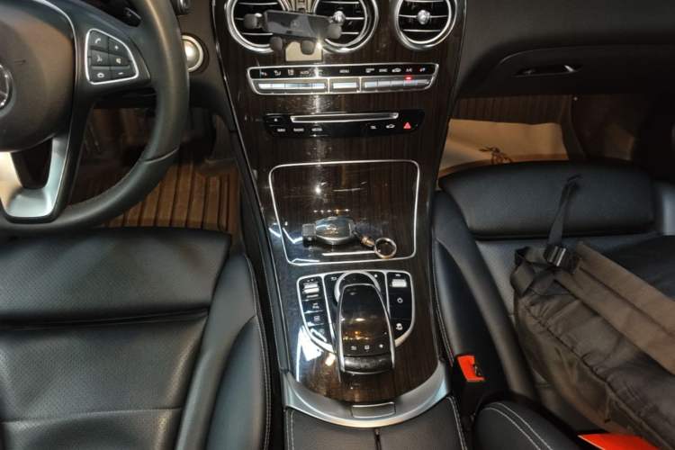 Used Mercedes-Benz GLC 2016 GLC 260 4MATIC Dynamic Edition Gear Lever