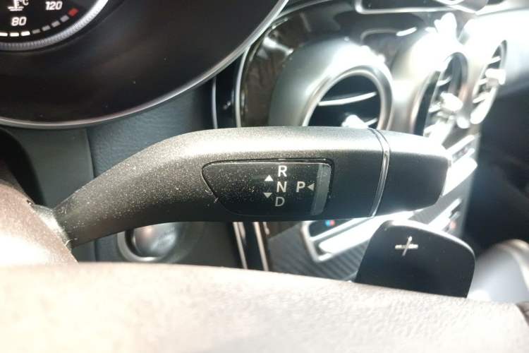Used Mercedes-Benz GLC 2016 GLC 260 4MATIC Dynamic Edition Gear Lever
