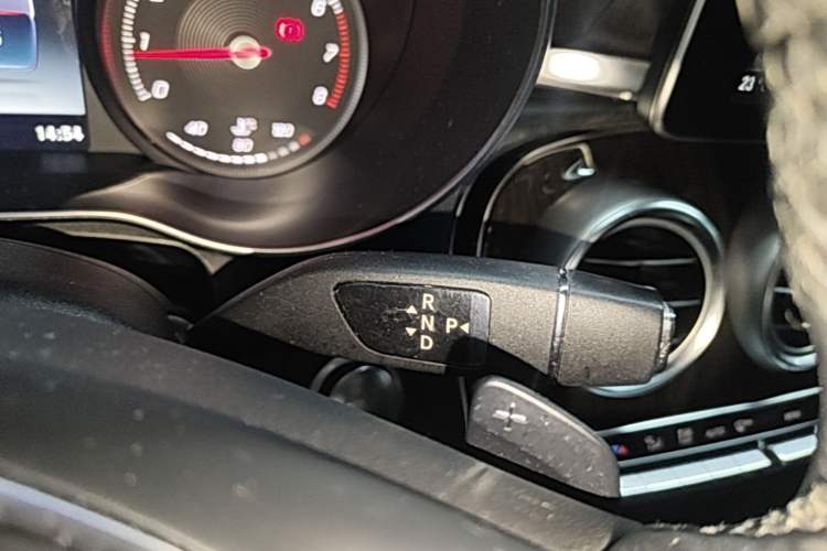 Used Mercedes-Benz GLC 2016 GLC 260 4MATIC Dynamic Edition Gear Lever