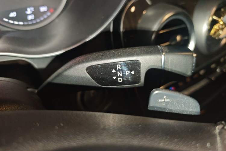 Used Mercedes-Benz GLC 2016 GLC 260 4MATIC Dynamic Edition Gear Lever