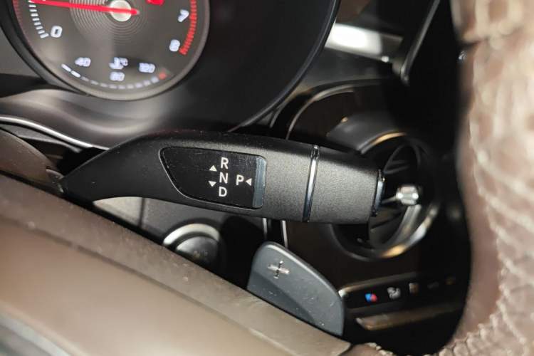 Used Mercedes-Benz GLC 2016 GLC 260 4MATIC Luxury Model Gear Lever
