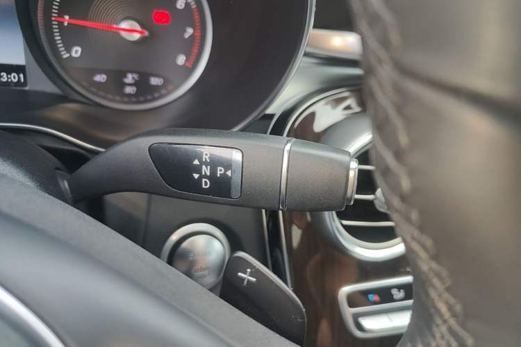 Used Mercedes-Benz GLC 2016 GLC 260 4MATIC Dynamic Edition Gear Lever