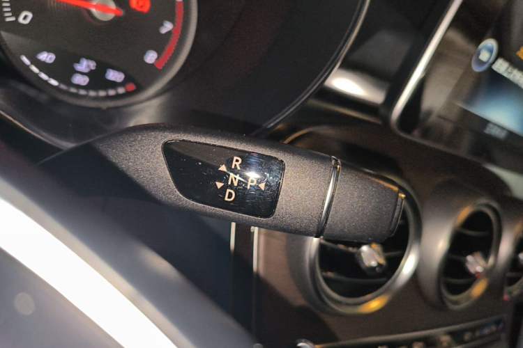 Used Mercedes-Benz GLC 2016 GLC 300 4MATIC Dynamic Model Gear Lever