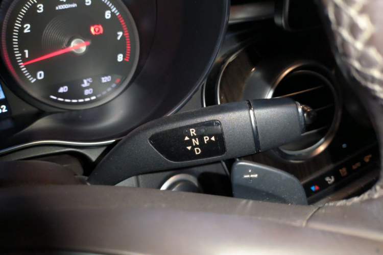 Used Mercedes-Benz GLC 2016 GLC 260 4MATIC Dynamic Edition Gear Lever