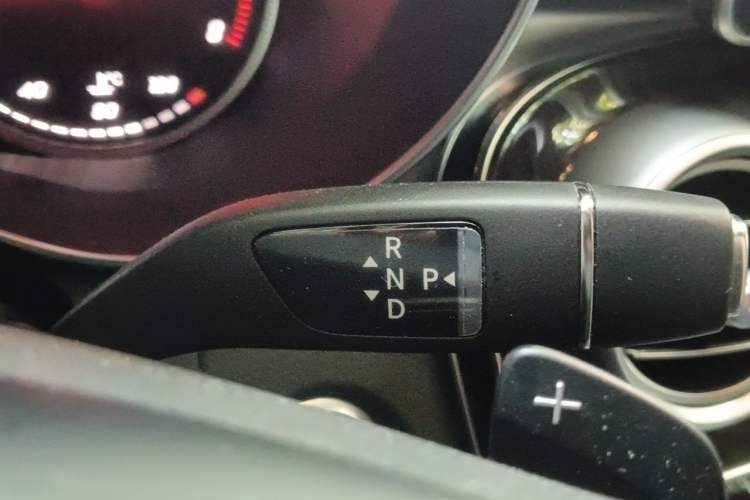 Used Mercedes-Benz GLC 2016 GLC 260 4MATIC Dynamic Edition Gear Lever