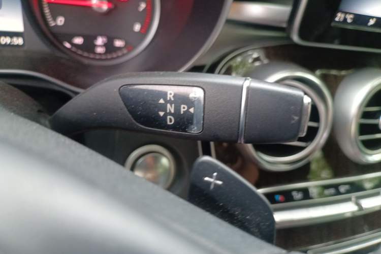 Used Mercedes-Benz GLC 2016 GLC 260 4MATIC Dynamic Edition Gear Lever