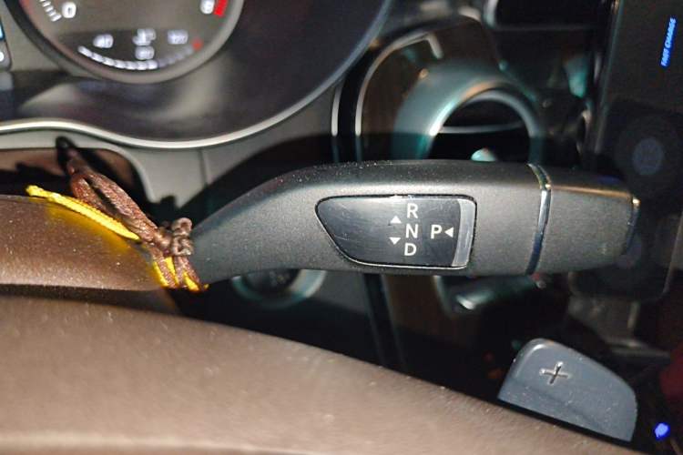 Used Mercedes-Benz GLC 2016 GLC 260 4MATIC Dynamic Edition Gear Lever