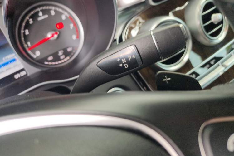 Used Mercedes-Benz GLC 2016 GLC 260 4MATIC Luxury Model Gear Lever