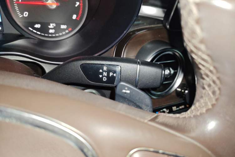 Used Mercedes-Benz GLC 2016 GLC 300 4MATIC Dynamic Model Gear Lever
