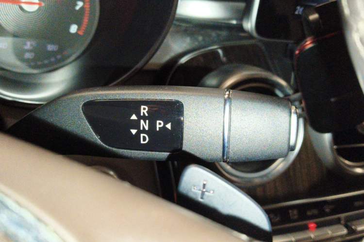 Used Mercedes-Benz GLC 2016 GLC 260 4MATIC Dynamic Edition Gear Lever