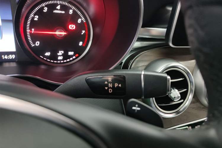 Used Mercedes-Benz GLC 2016 GLC 300 4MATIC Dynamic Model Gear Lever