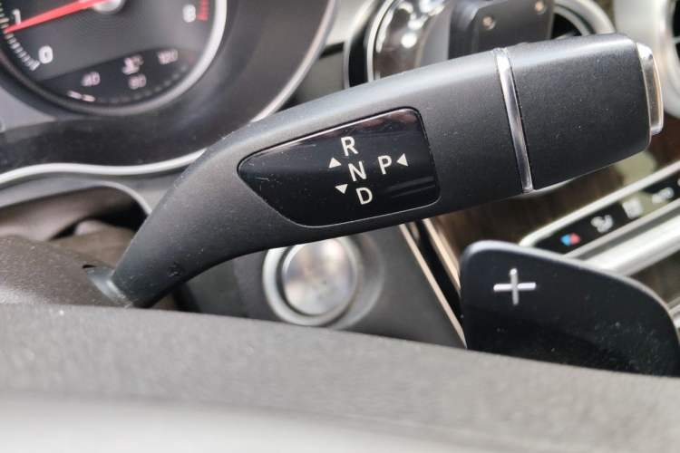 Used Mercedes-Benz GLC 2016 GLC 260 4MATIC Dynamic Edition Gear Lever