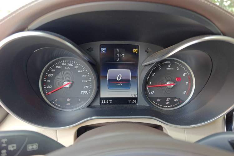 Used Mercedes-Benz GLC 2016 GLC 260 4MATIC Luxury Model Instrument Cluster