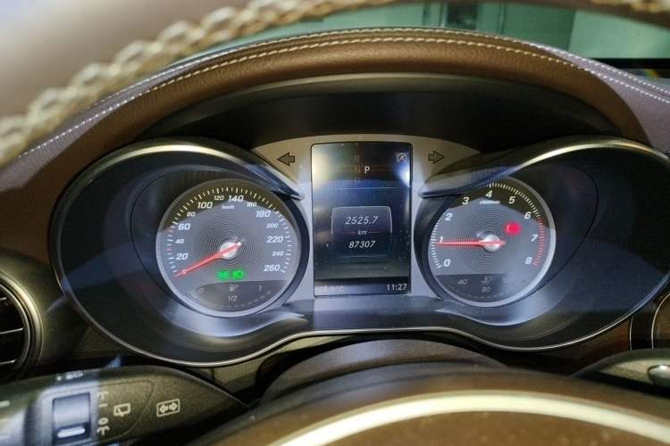 Used Mercedes-Benz GLC 2016 GLC 300 4MATIC Luxury Model Instrument Cluster