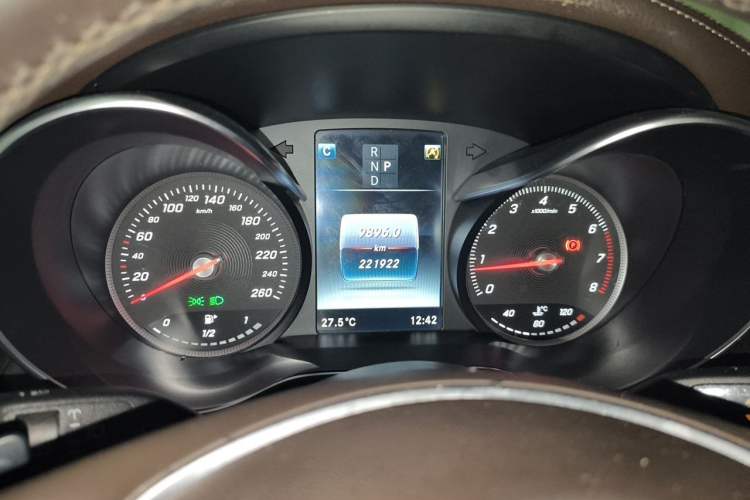 Used Mercedes-Benz GLC 2016 GLC 300 4MATIC Dynamic Model Instrument Cluster