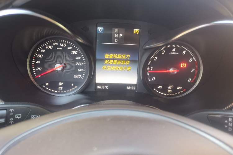 Used Mercedes-Benz GLC 2016 GLC 260 4MATIC Luxury Model Instrument Cluster