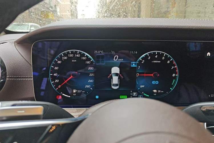 Used Mercedes-Benz GLC 2016 GLC 300 4MATIC Dynamic Model Instrument Cluster
