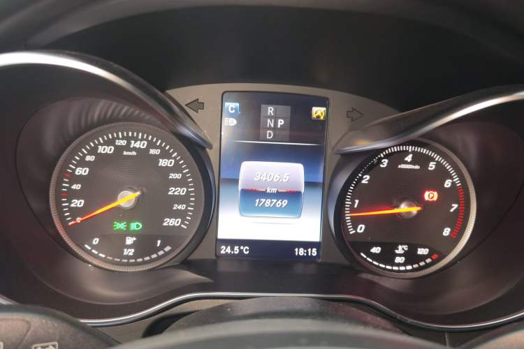 Used Mercedes-Benz GLC 2016 GLC 300 4MATIC Luxury Model Instrument Cluster