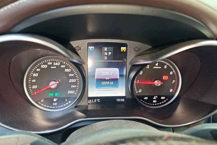 Used Mercedes-Benz GLC 2016 GLC 300 4MATIC Luxury Model Instrument Cluster