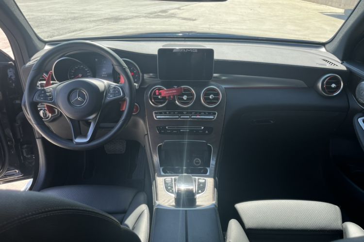 Used Mercedes-Benz GLC 2016 GLC 300 4MATIC Dynamic Model Interior 1