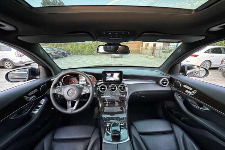 Used Mercedes-Benz GLC 2016 GLC 260 4MATIC Dynamic Edition Interior 1