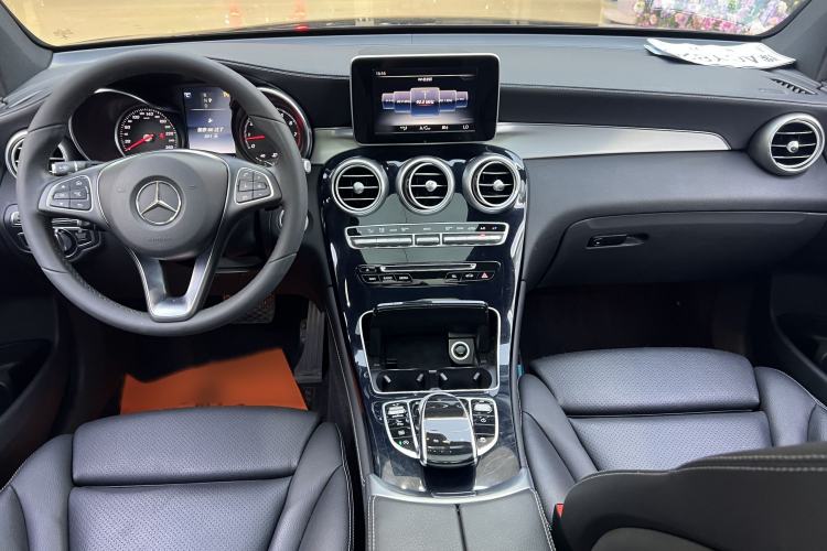 Used Mercedes-Benz GLC 2016 GLC 200 4MATIC Interior 1