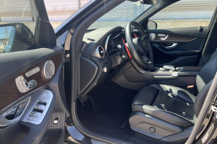 Used Mercedes-Benz GLC 2016 GLC 300 4MATIC Dynamic Model Interior 2