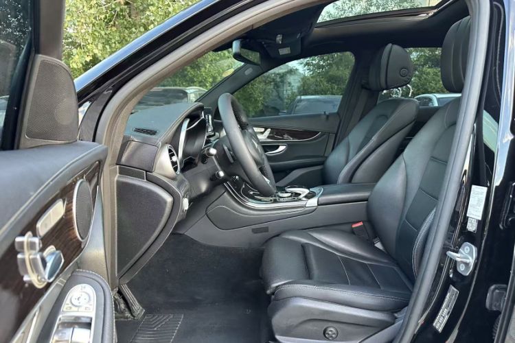 Used Mercedes-Benz GLC 2016 GLC 260 4MATIC Dynamic Edition Interior 2