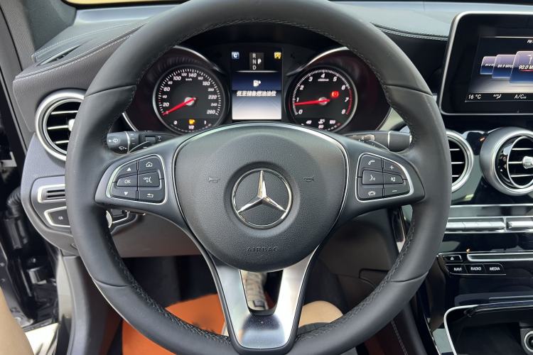 Used Mercedes-Benz GLC 2016 GLC 200 4MATIC Interior 2