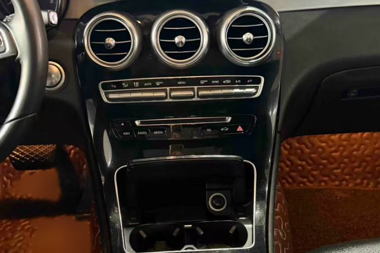 Used Mercedes-Benz GLC 2016 GLC 200 4MATIC Interior 2