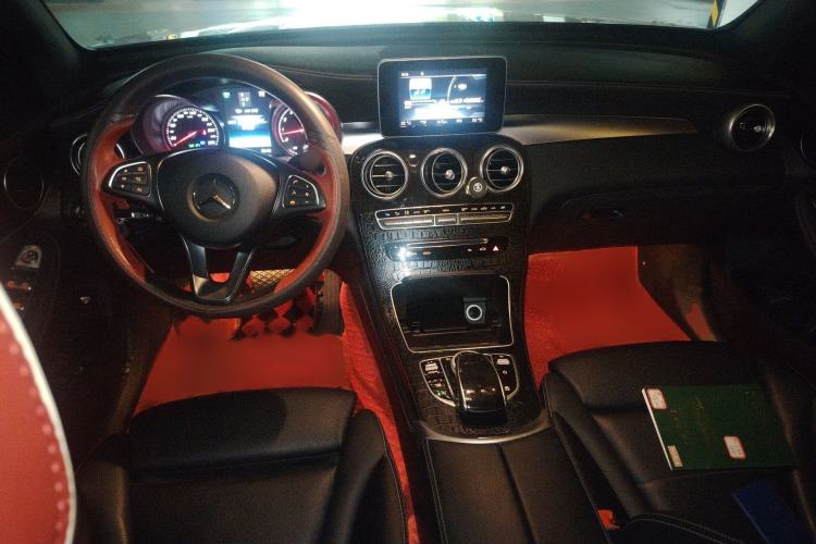 Used Mercedes-Benz GLC 2016 GLC 260 4MATIC Luxury Model Interior 2