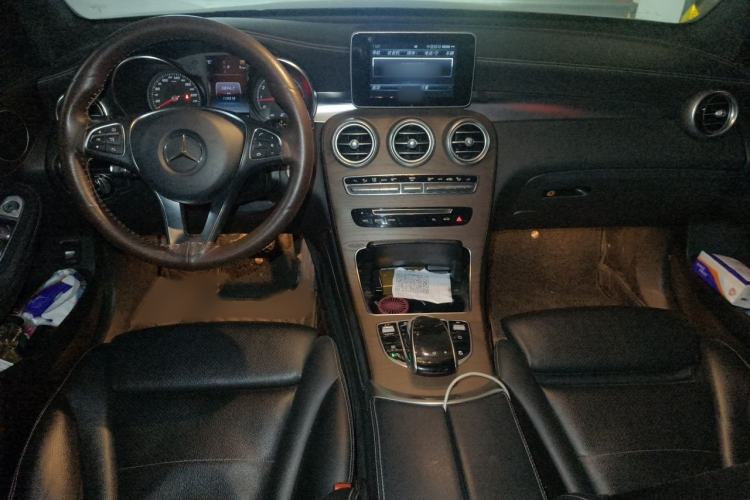 Used Mercedes-Benz GLC 2016 GLC 300 4MATIC Dynamic Model Interior 2