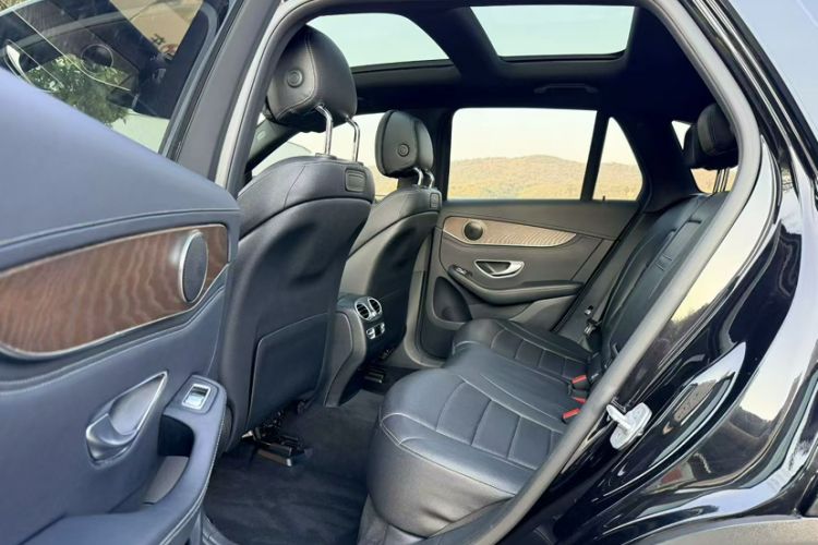 Used Mercedes-Benz GLC 2016 GLC 300 4MATIC Dynamic Model Interior 3