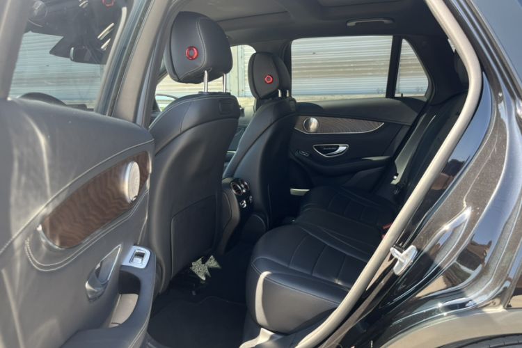 Used Mercedes-Benz GLC 2016 GLC 300 4MATIC Dynamic Model Interior 3