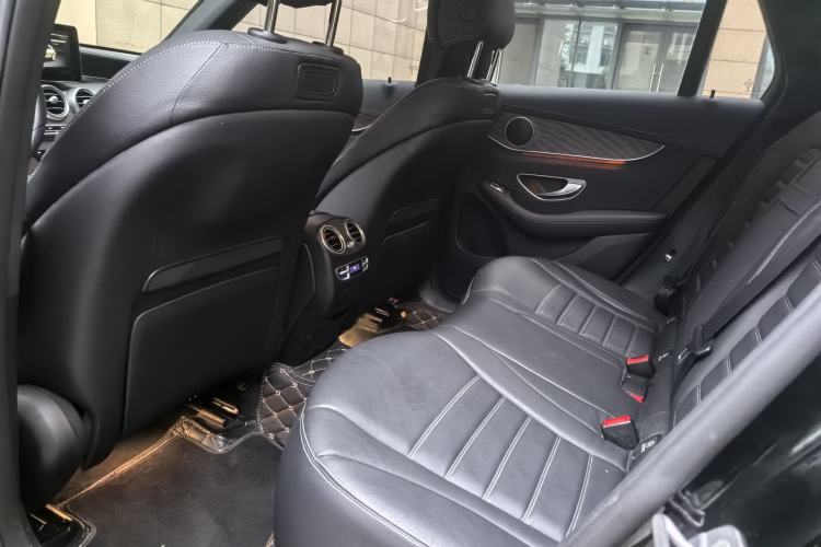 Used Mercedes-Benz GLC 2016 GLC 300 4MATIC Luxury Model Interior 3
