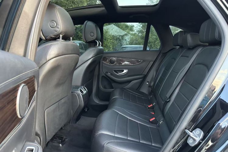 Used Mercedes-Benz GLC 2016 GLC 260 4MATIC Dynamic Edition Interior 3