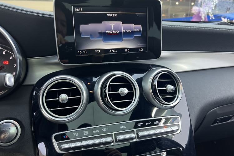 Used Mercedes-Benz GLC 2016 GLC 200 4MATIC Interior 3